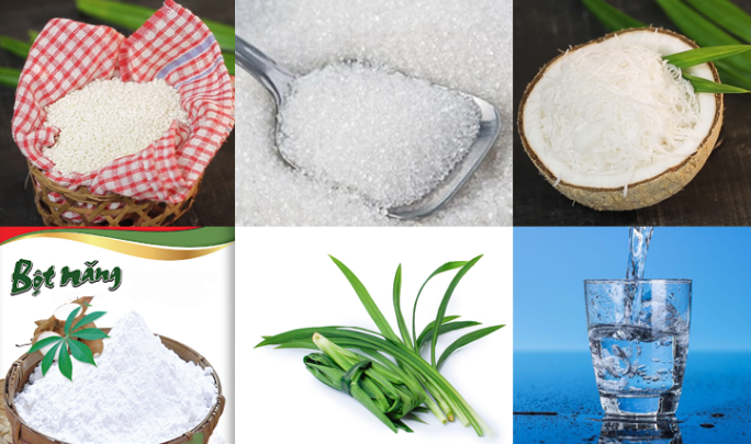 Nguyên liệu gồm gạo nếp, đường, dừa nạo và lá chuối được bày biện trên mâm.
