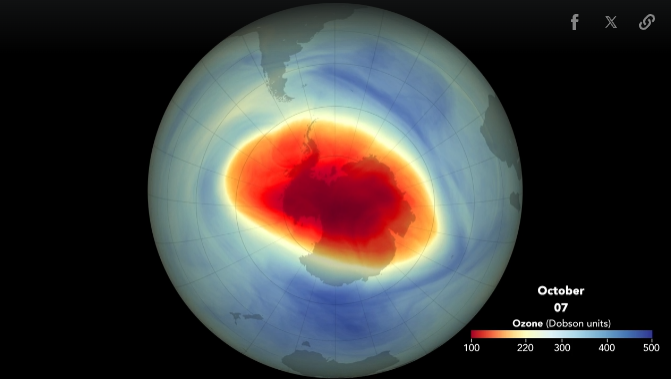 Bản đồ vệ tinh thể hiện vùng lỗ thủng tầng ozon khổng lồ bao phủ khu vực Nam Cực.