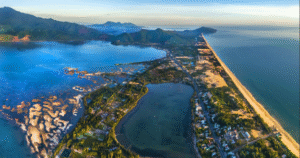 Vịnh Lăng Cô – Thiên Đường Biển Trong Xanh Giữa Dải Đất Miền Trung