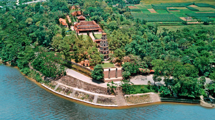 Chùa Thiên Mụ Huế – Biểu Tượng Tâm Linh Trầm Mặc Bên Dòng Hương Giang