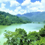 Hồ Ba Bể: Khám Phá Vẻ Đẹp Hùng Vĩ Và Bình Yên