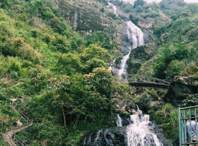 Thác Bạc Sapa – Vẻ Đẹp Hoang Sơ Giữa Núi Rừng Tây Bắc